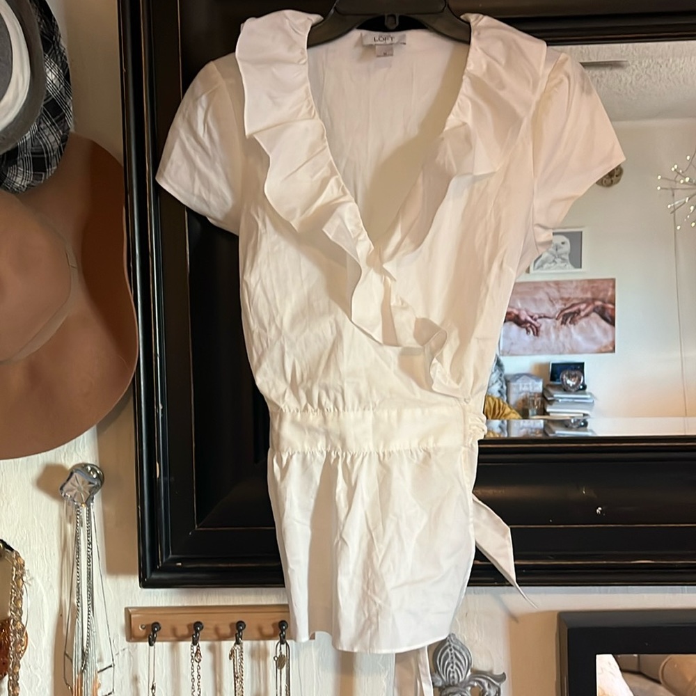 2/$20 Adorable white cotton top by Loft.
